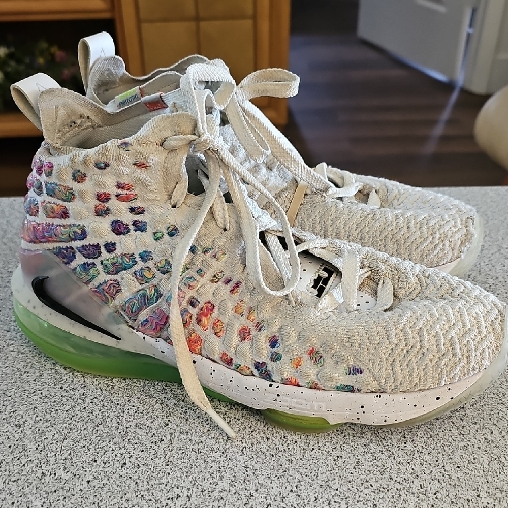 Nike Le BRON YOUTH SIZE 7. NIKE HIGH TOP SNEAKERS.Multicolor Kids Shoes.